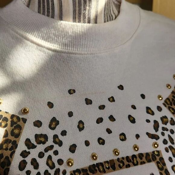 Vintage embroidered Leopard print cream sweatshirt women's size M - Picture 3 of 10